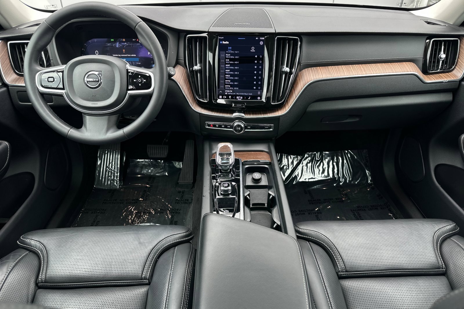 Used 2023 Volvo XC60 B5 Ultimate w/ Climate Package image 14