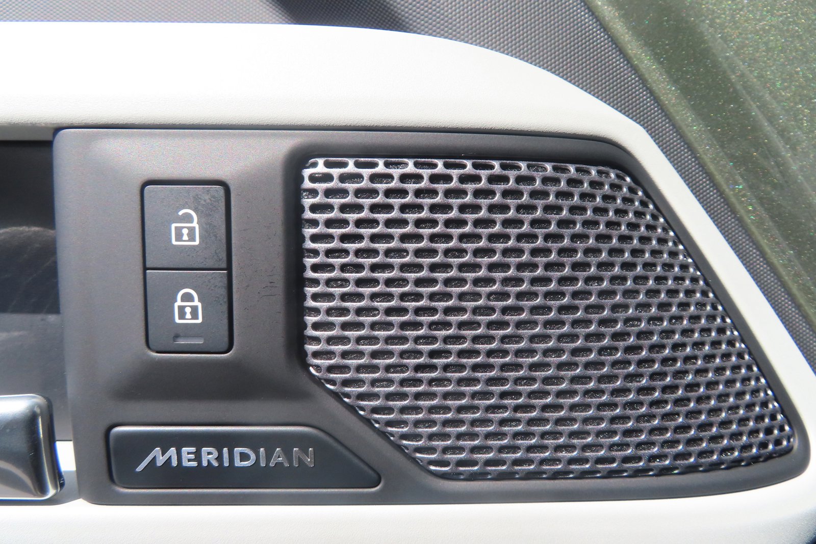 New 2024 Land Rover Defender 110 S image 40