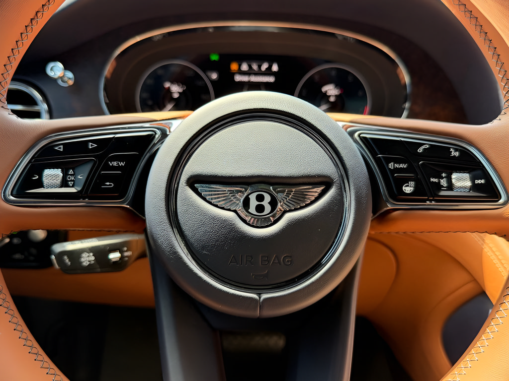 Used 2023 Bentley Bentayga AWD/4WD image 75