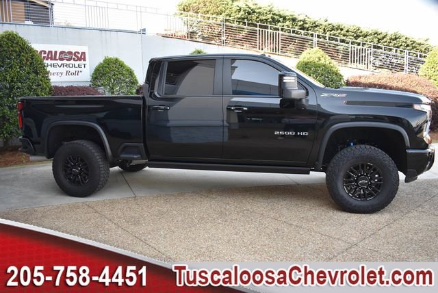 Used 2025 Chevrolet Silverado 2500 ZR2 w/ Technology Package image 11