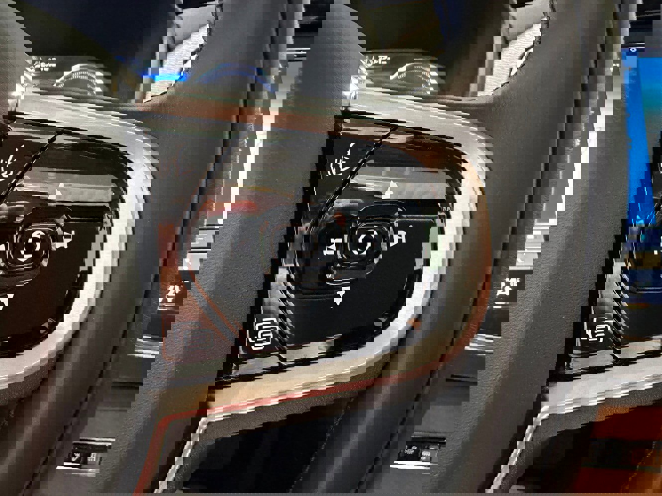 Used 2021 Volvo XC90 T8 Inscription Expression w/ Climate Package image 19