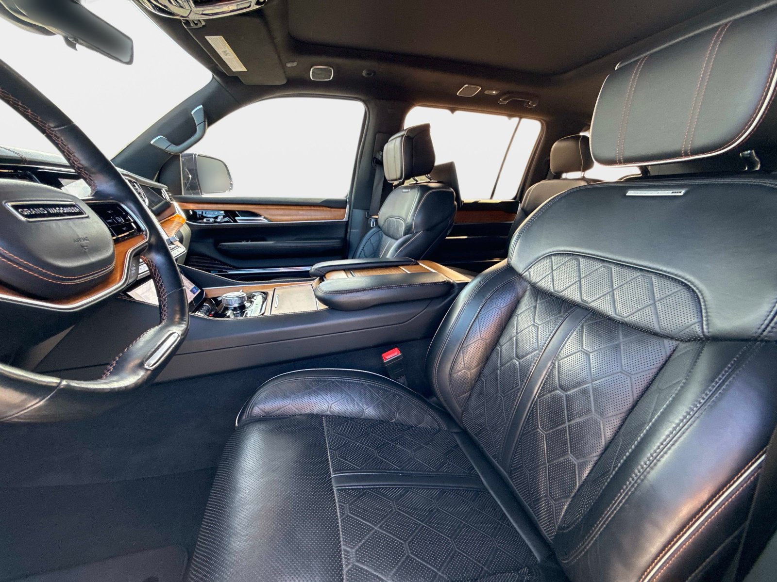 Used 2022 Jeep Grand Wagoneer Series III w/ Rear Seat Video Group 1 AWD/4WD image 25