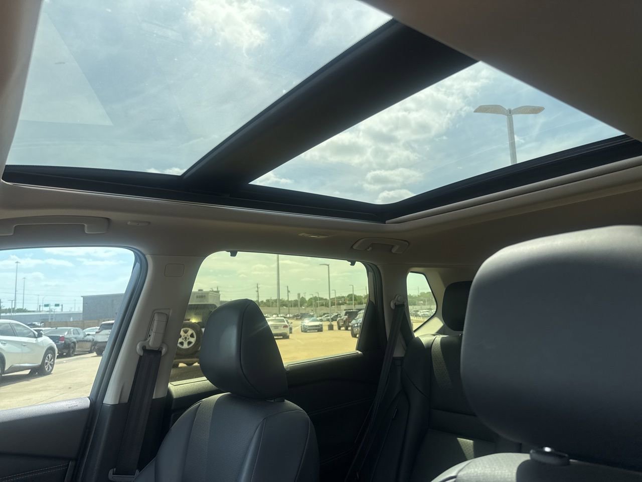 Used 2024 Nissan Rogue SV w/ SV Premium Package image 42