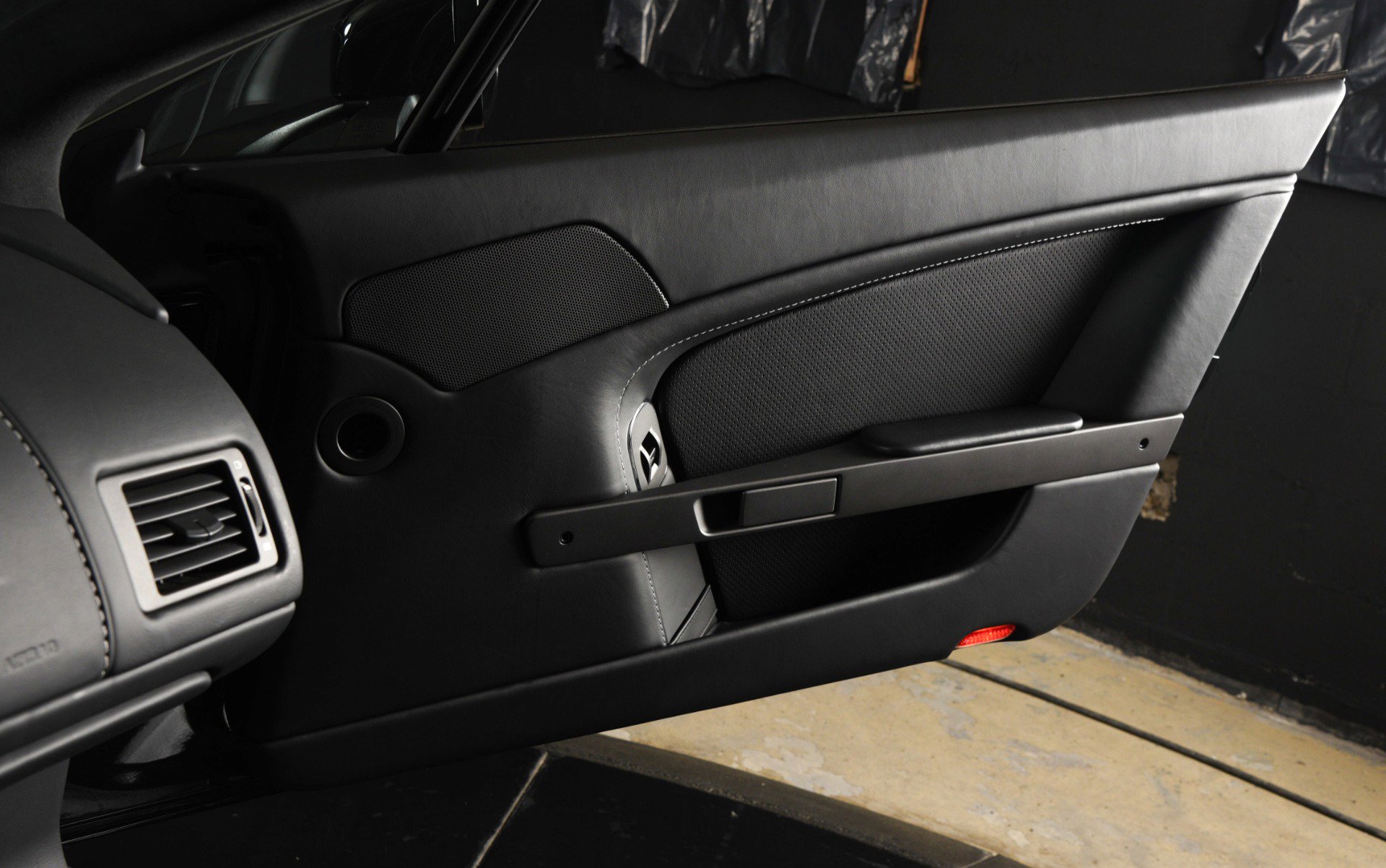 Used 2015 Aston Martin V8 Vantage GT image 11