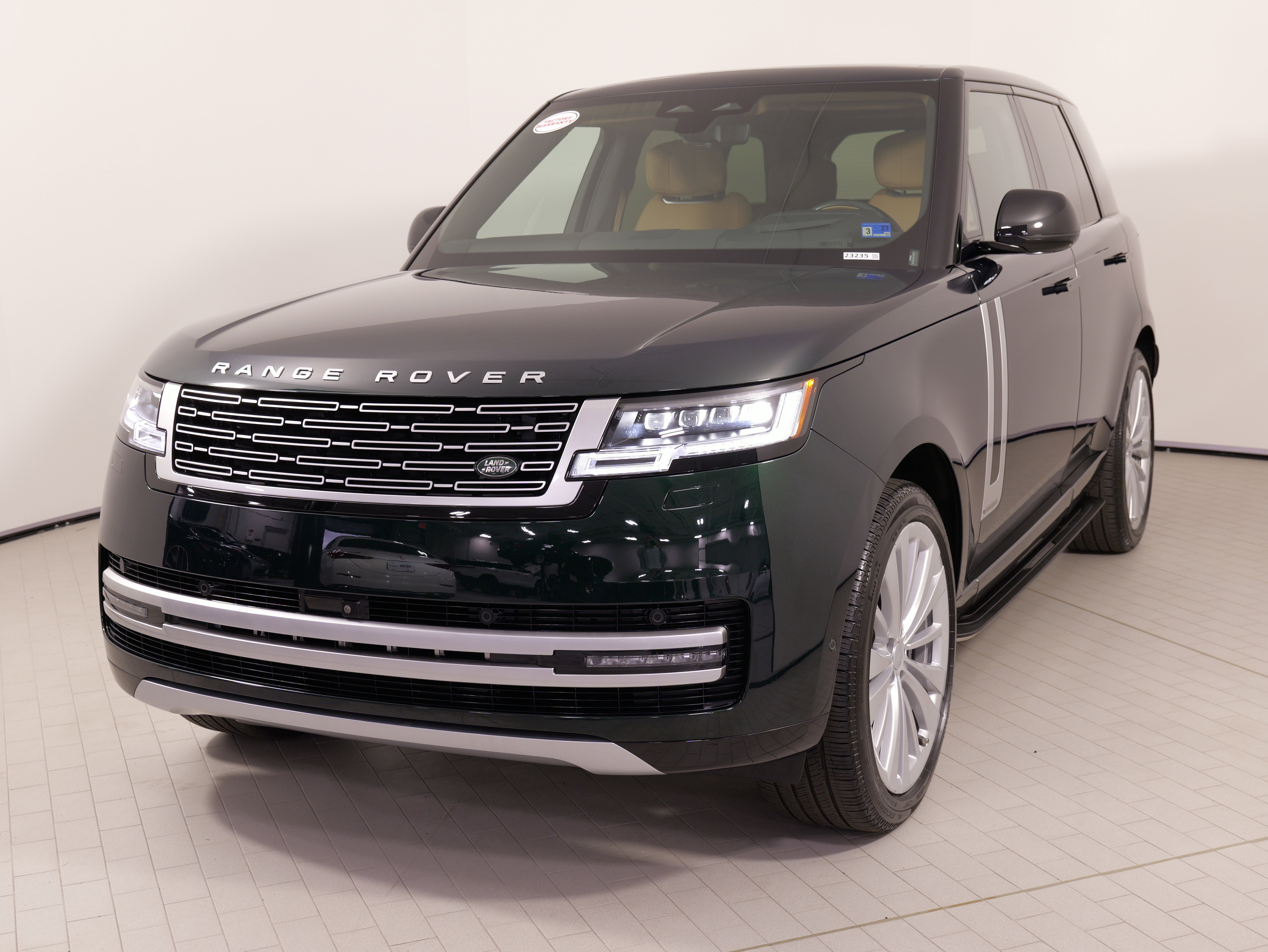 Used 2025 Land Rover Range Rover Autobiography image 4