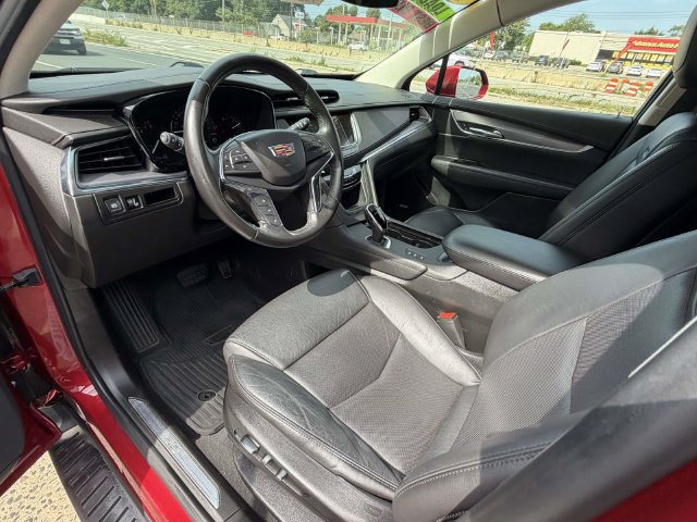 Used 2019 Cadillac XT5 Luxury w/ LPO, Black Ice Package AWD/4WD image 11