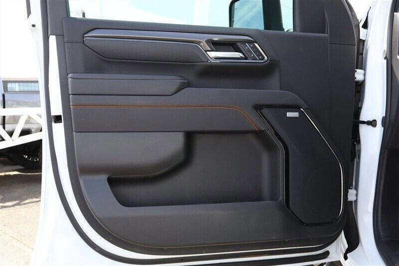 Used 2025 GMC Sierra 3500 AT4 AWD/4WD image 15