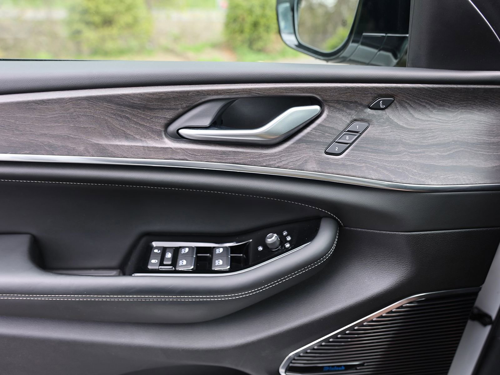 Used 2022 Jeep Grand Cherokee Overland w/ Advanced Protech Group III AWD/4WD image 41