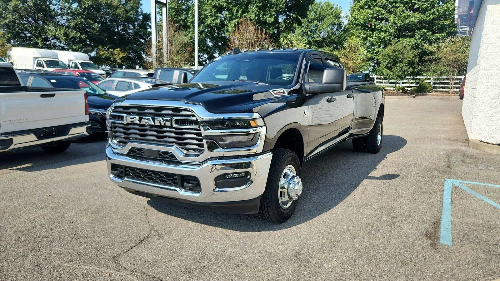 Used 2026 RAM 3500 Tradesman w/ Chrome Appearance Group A AWD/4WD image 4