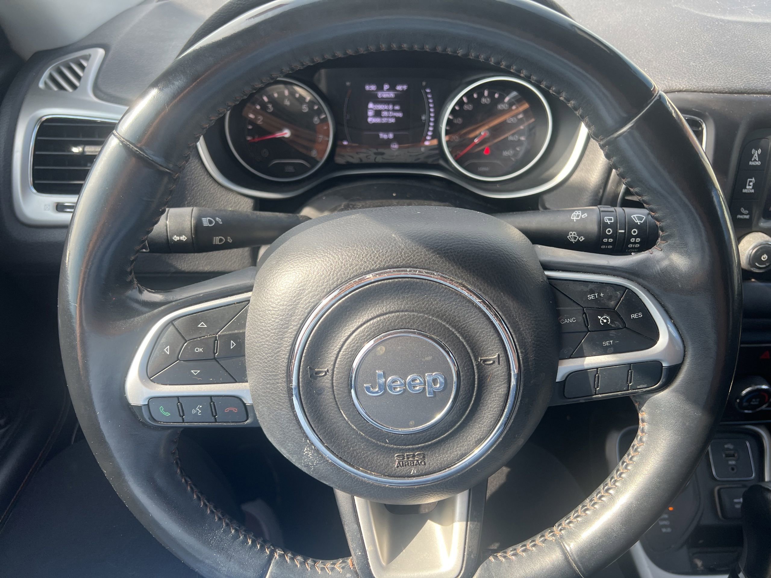 Used 2018 Jeep Compass Latitude AWD/4WD image 11