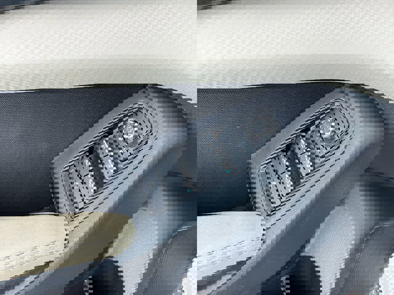 Used 2020 Subaru Ascent Premium w/ Convenience Package image 22