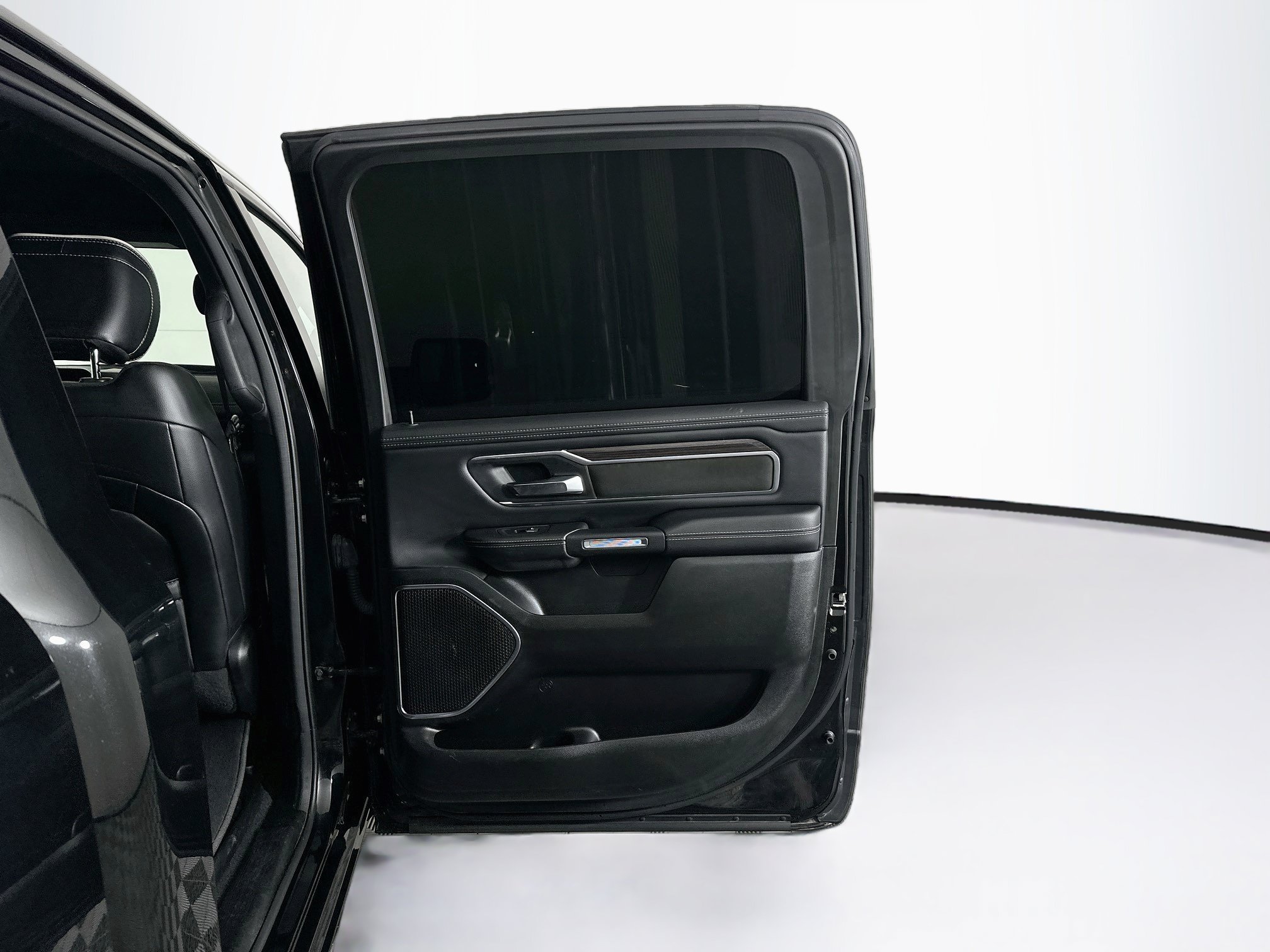 Used 2025 RAM 1500 Laramie w/ Sport Appearance Package AWD/4WD image 31