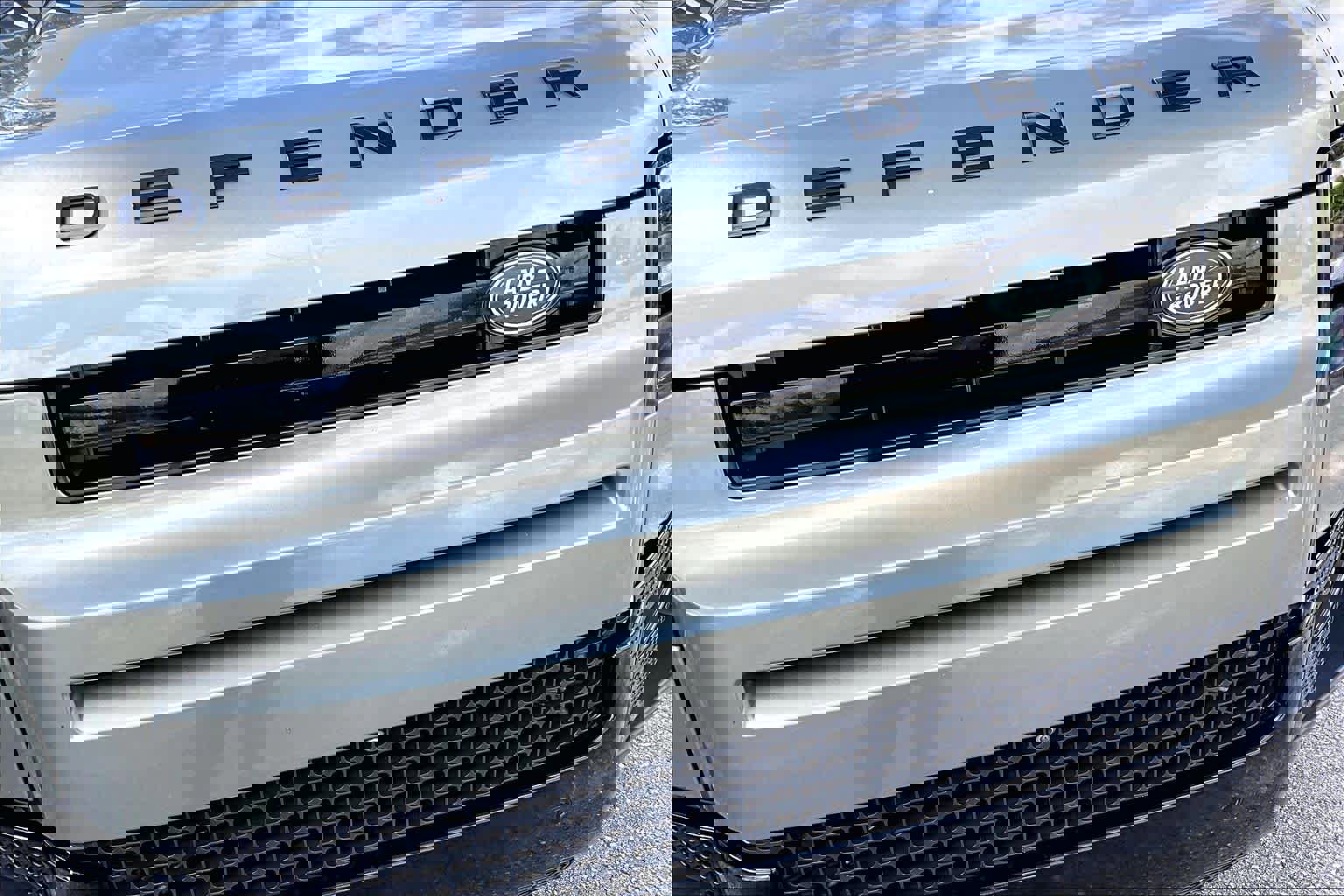 Used 2023 Land Rover Defender 130 SE image 30