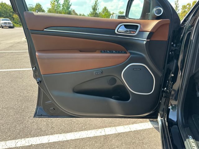 Used 2019 Jeep Grand Cherokee Summit AWD/4WD image 14