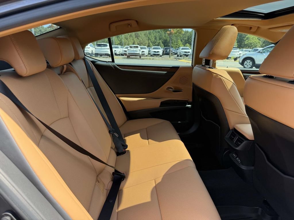 Used 2023 Lexus ES 350 w/ Premium Package FWD image 16
