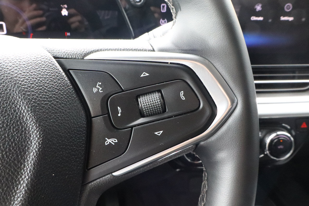 Used 2025 Chevrolet Trax LT w/ LT Convenience Package FWD image 24