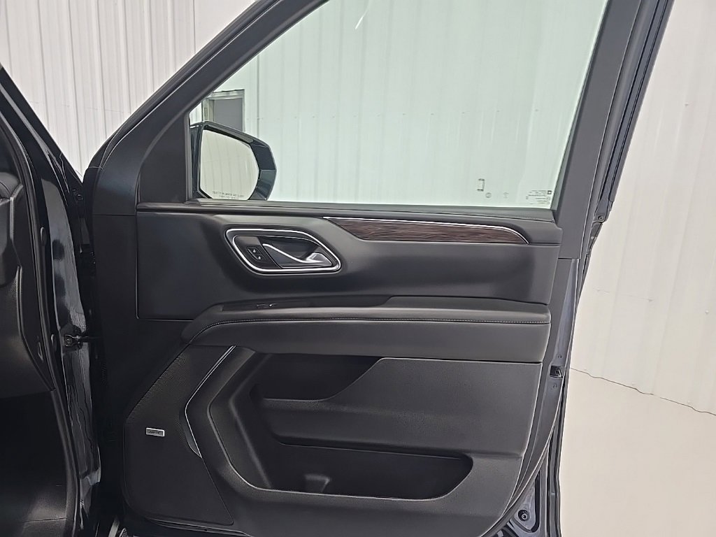 Used 2024 Chevrolet Suburban LT image 28