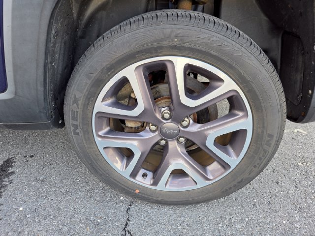 Used 2016 Jeep Renegade Latitude w/ Cold Weather Group AWD/4WD image 29
