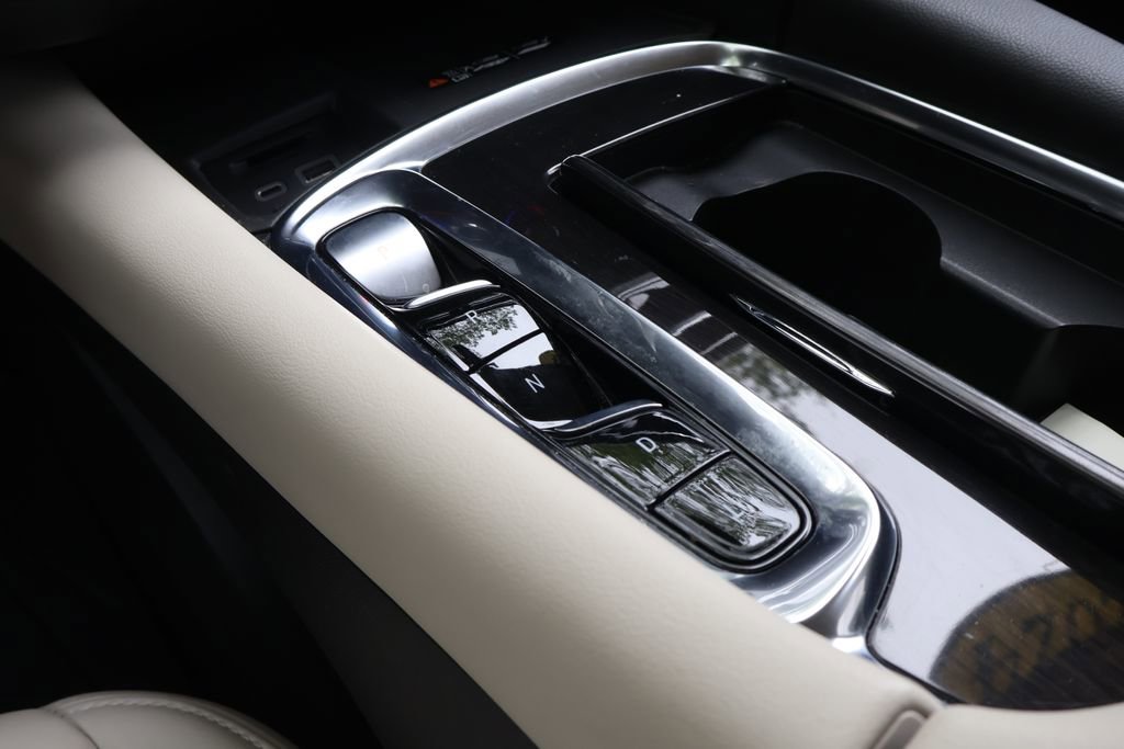 Used 2024 Buick Enclave Essence FWD image 21