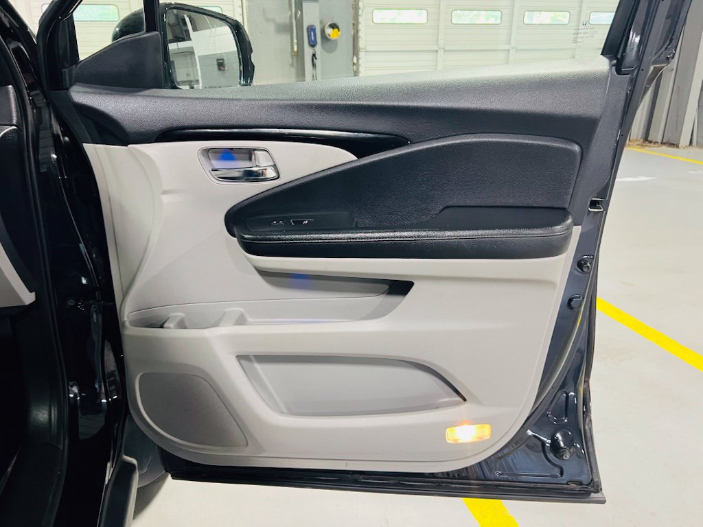 Used 2017 Honda Pilot Touring image 36