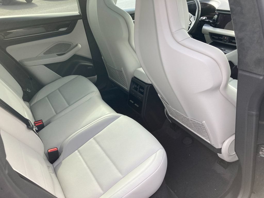 Used 2025 Porsche Macan Turbo Electric AWD/4WD image 18