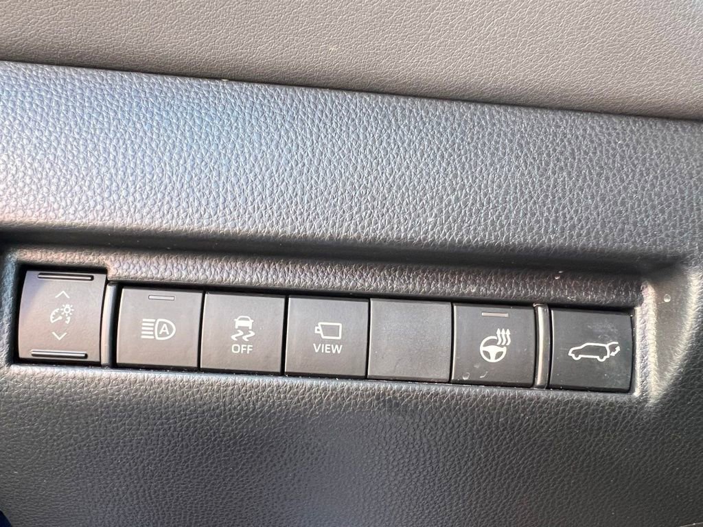 Used 2023 Toyota Venza Limited image 29