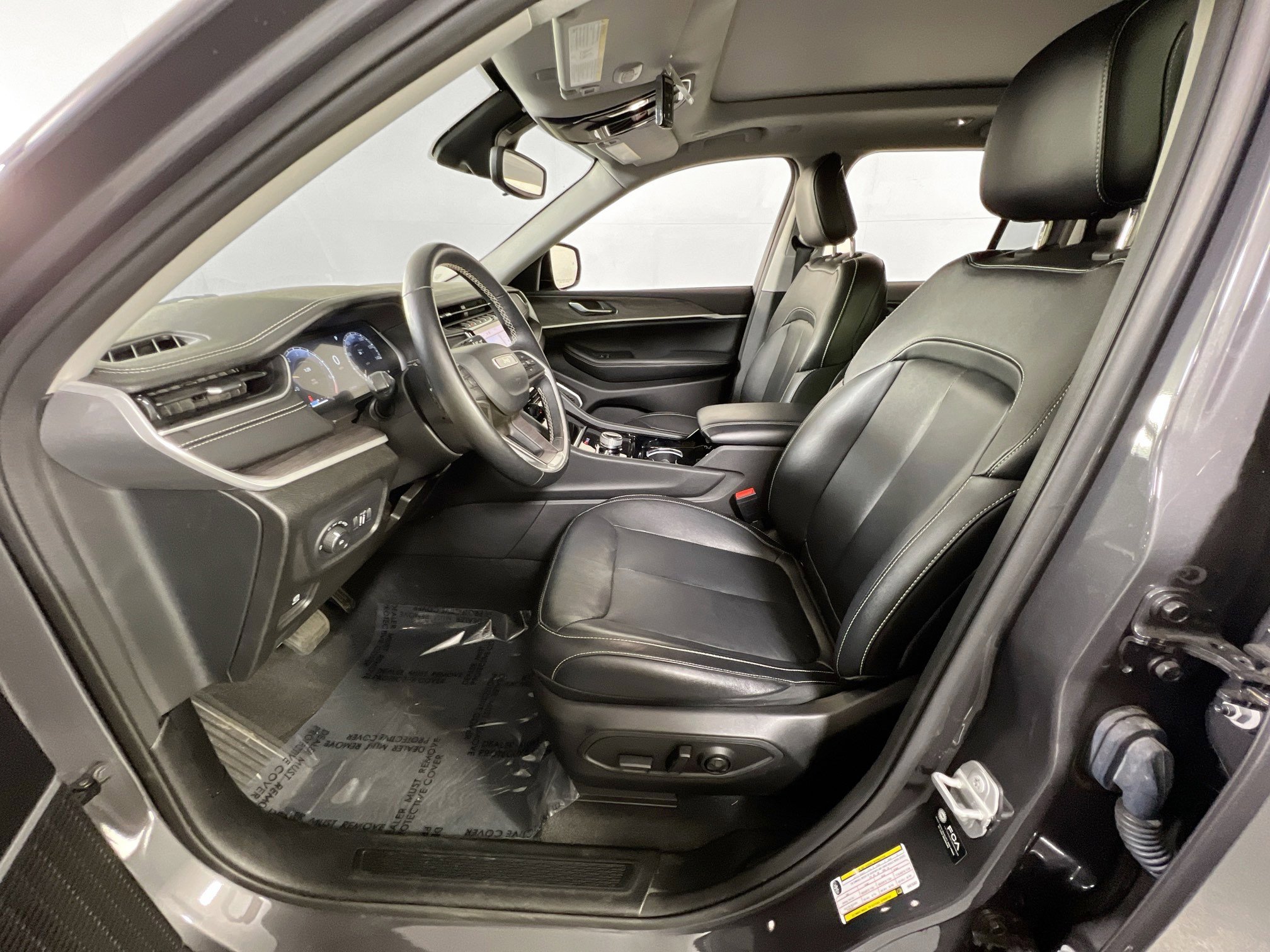 Used 2022 Jeep Grand Cherokee Limited image 20