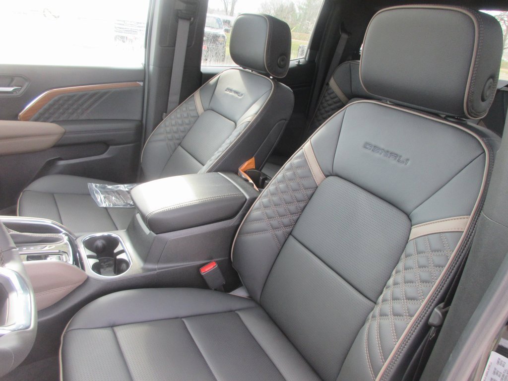 New 2026 GMC Canyon Denali image 13