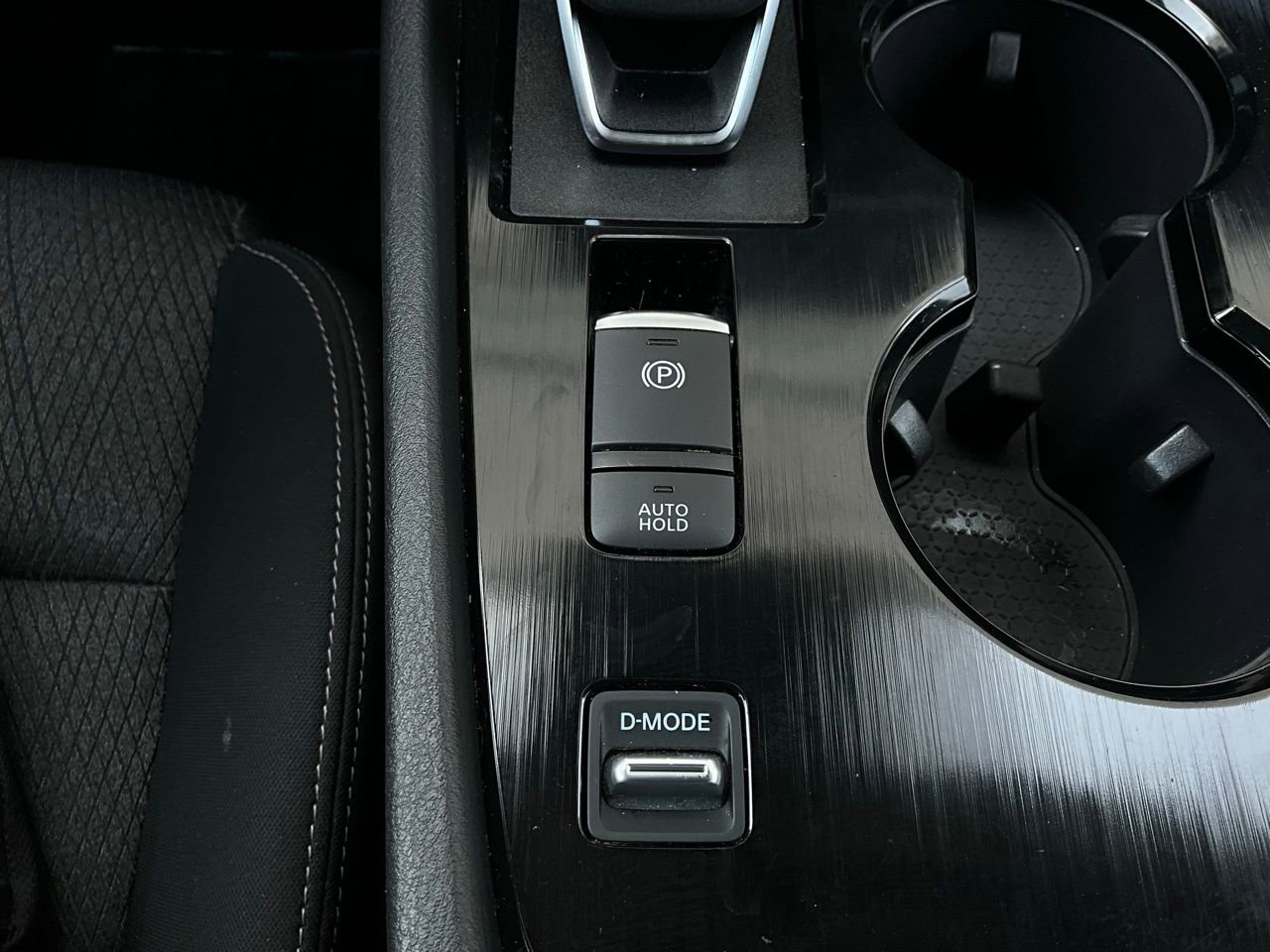 Used 2025 Nissan Rogue SV image 23