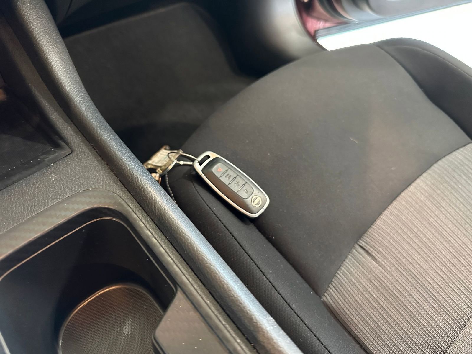 Used 2025 Nissan Sentra SV image 21