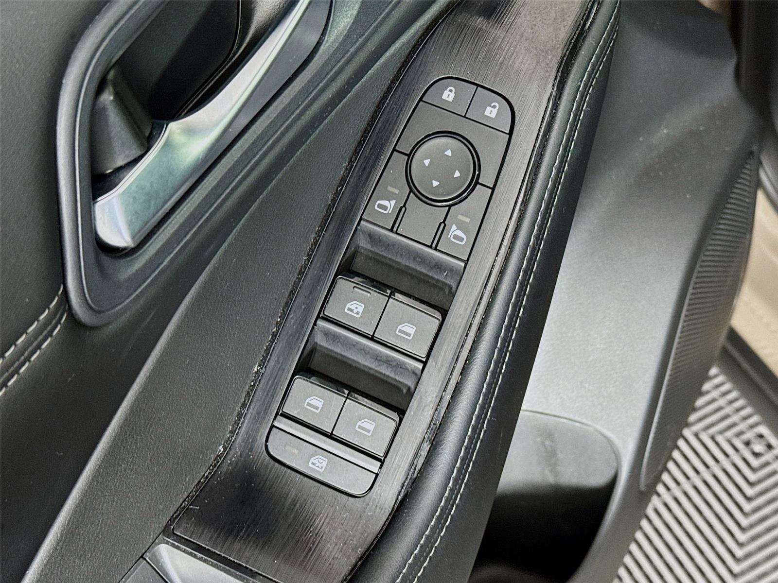 Certified 2025 Nissan Rogue SV w/ SV Premium Package FWD image 19