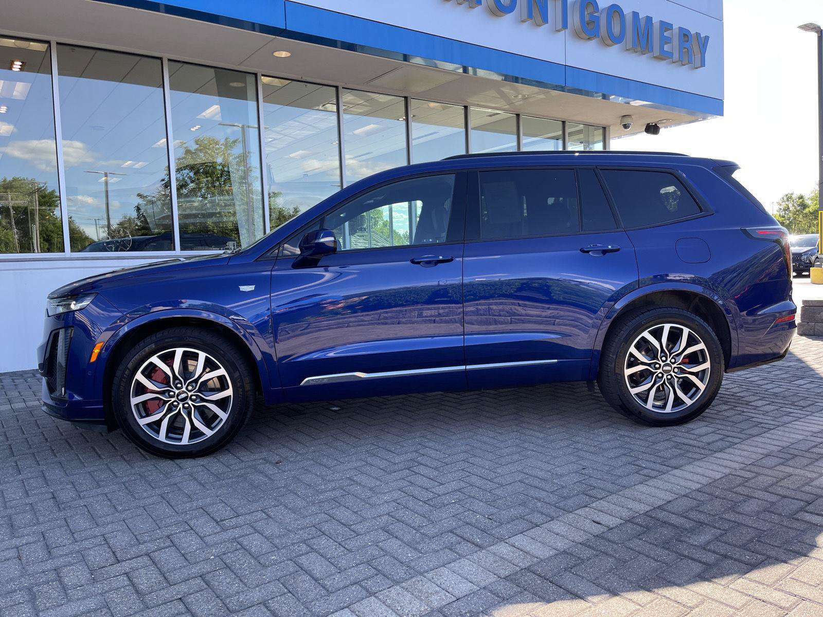 Used 2024 Cadillac XT6 Sport w/ Technology Package AWD/4WD image 2