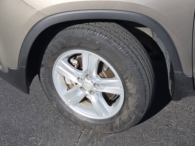 Used 2022 Chevrolet Trax LT w/ LT Convenience Package image 18