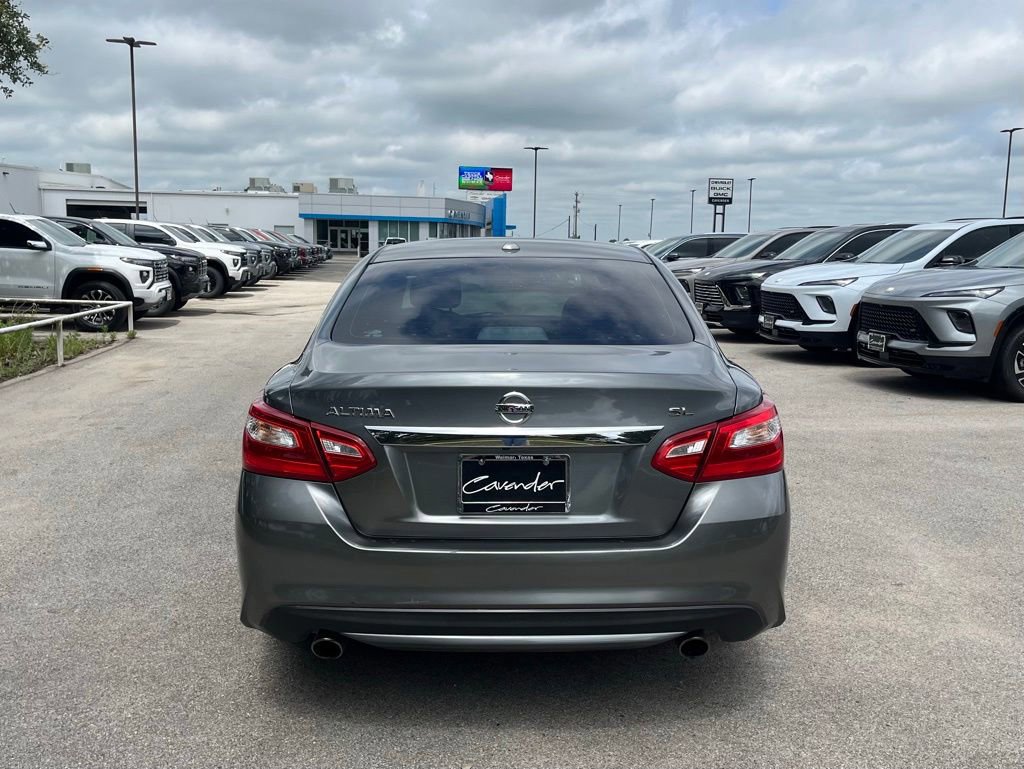 Used 2017 Nissan Altima 2.5 SL w/ Moonroof Package FWD image 6