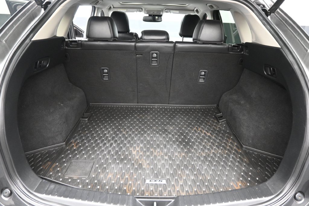 Used 2020 MAZDA CX-5 Touring FWD image 23