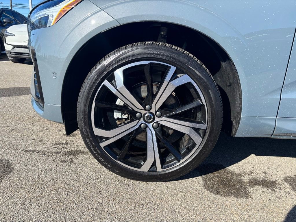 Certified 2024 Volvo XC60 B5 Ultimate w/ Climate Package image 28