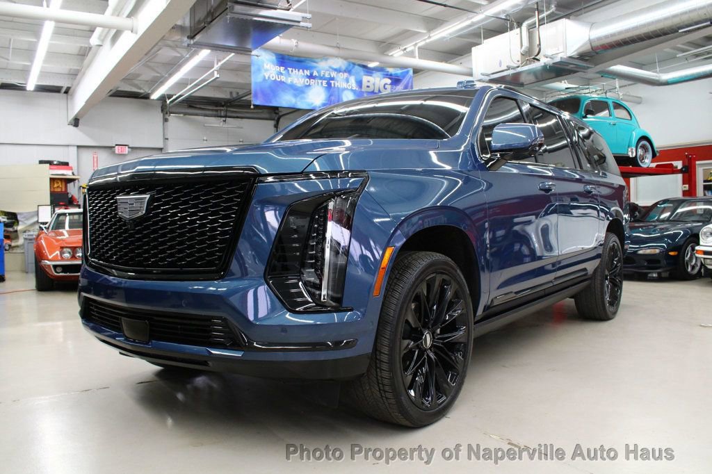 Used 2025 Cadillac Escalade ESV Sport Platinum w/ LPO, ONYX Package image 2