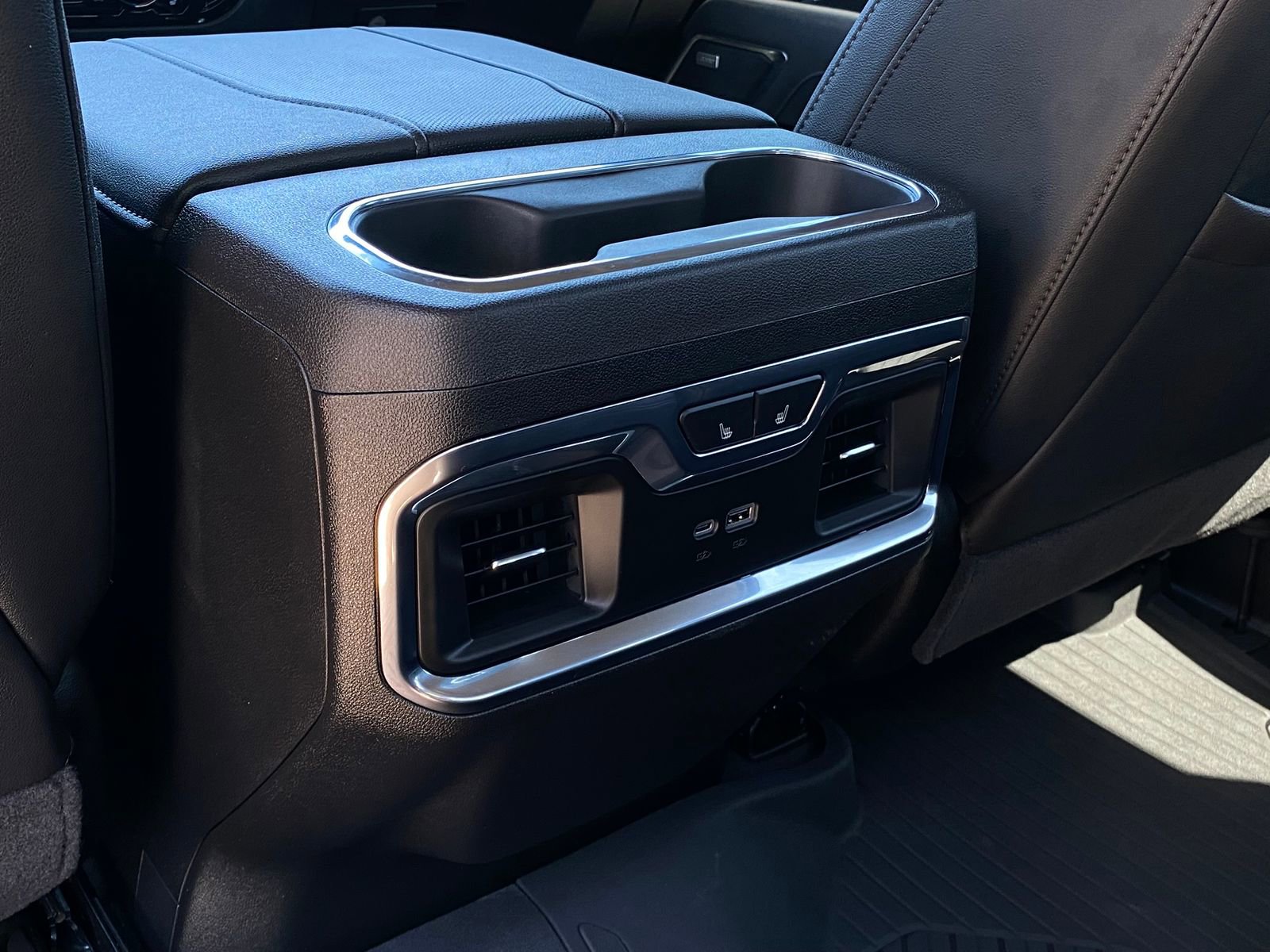 Used 2025 Chevrolet Silverado 2500 LTZ w/ LTZ Plus Package image 30