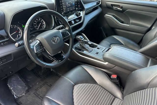 Used 2021 Toyota Highlander XSE image 11