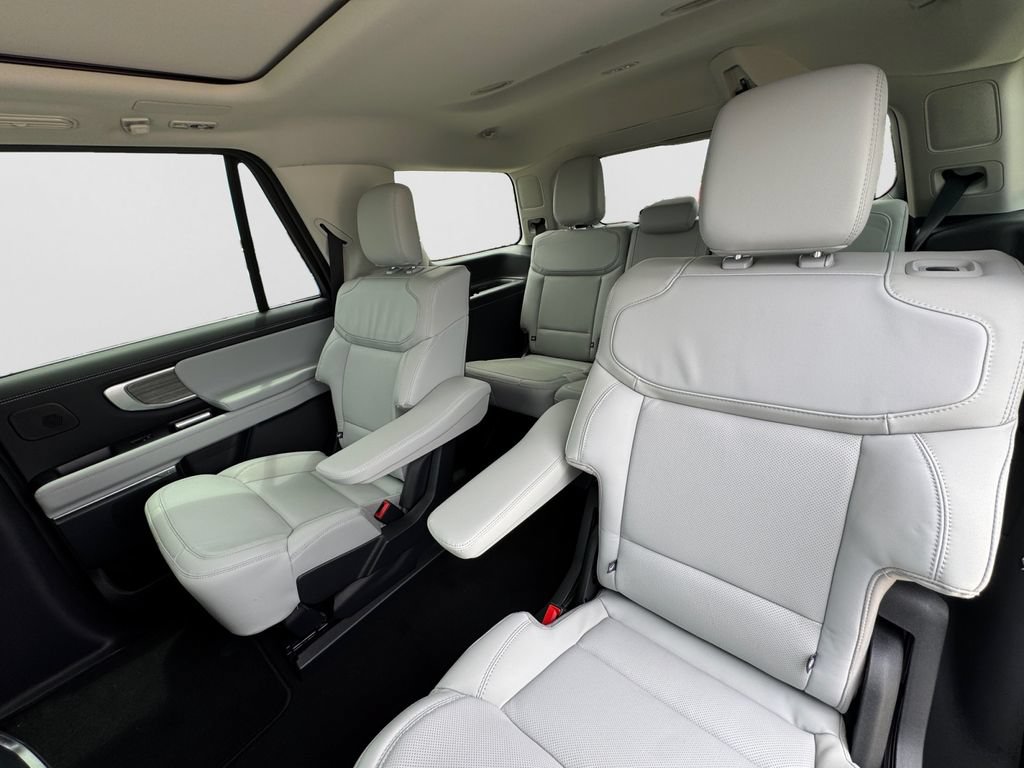 Used 2026 Ford Expedition Platinum w/ Driver's Package AWD/4WD image 12