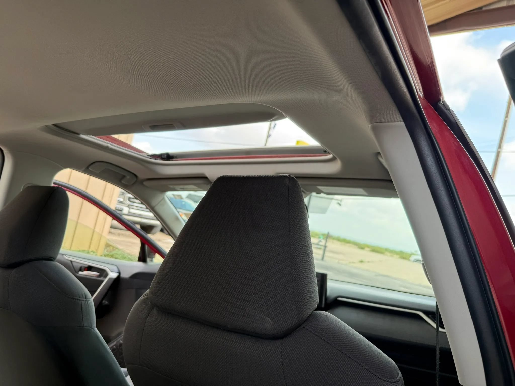 Used 2019 Toyota RAV4 XLE w/ Carpet Mat Package FWD image 22