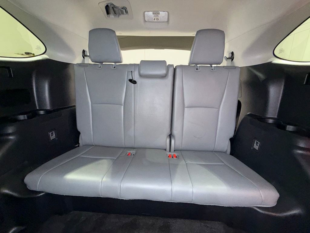 Used 2023 Toyota Highlander XLE AWD/4WD image 11