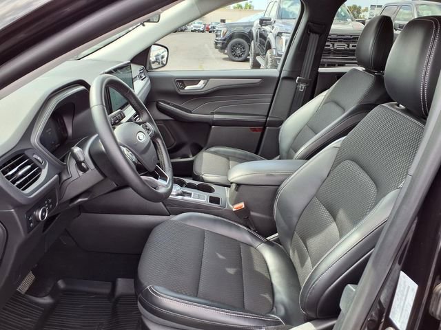 Certified 2025 Ford Escape SE w/ Class II Trailer Tow Package FWD image 16