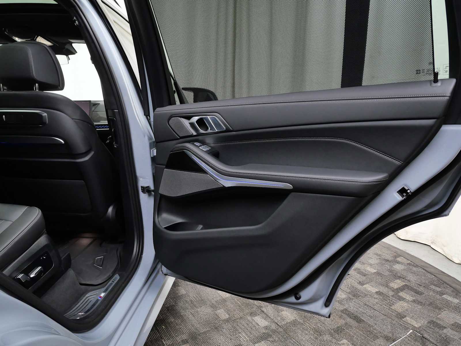 Used 2025 BMW X7 M60i image 13