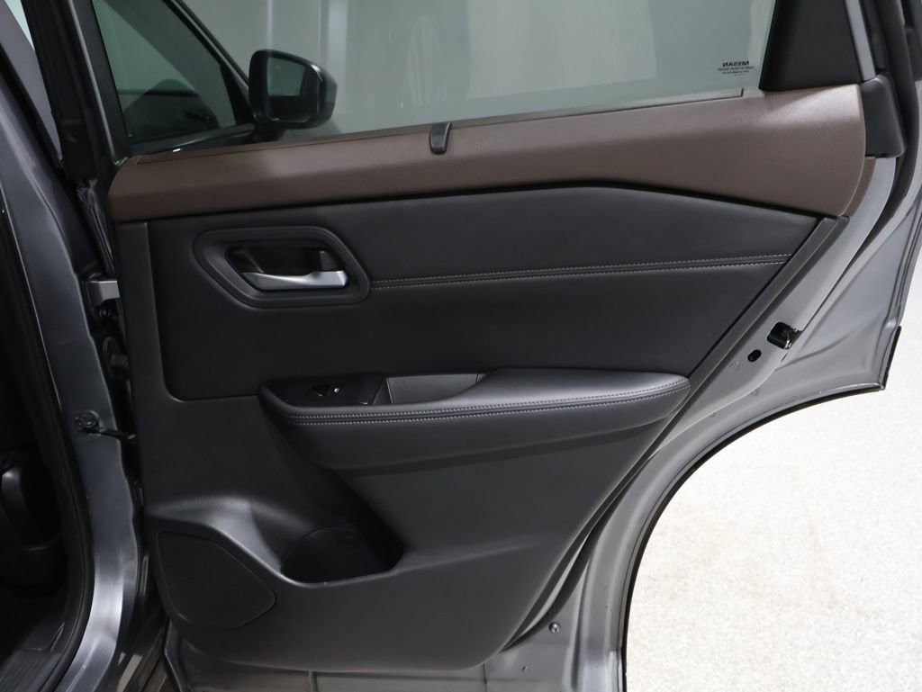 Used 2023 Nissan Rogue SV w/ SV Premium B Package image 22