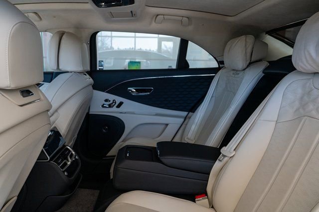 New 2025 Bentley Flying Spur Plug-In Hybrid image 45