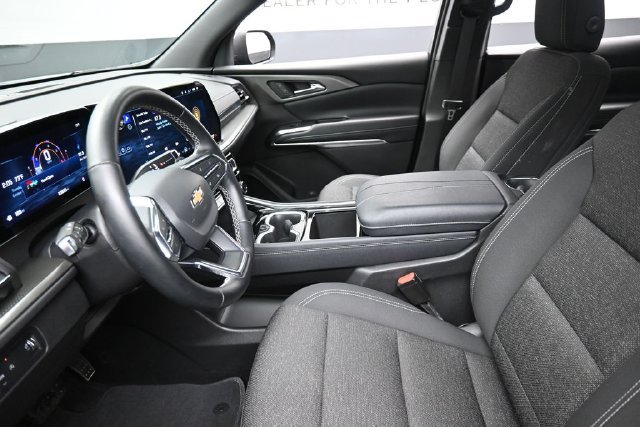 Used 2025 Chevrolet Traverse LT FWD image 16