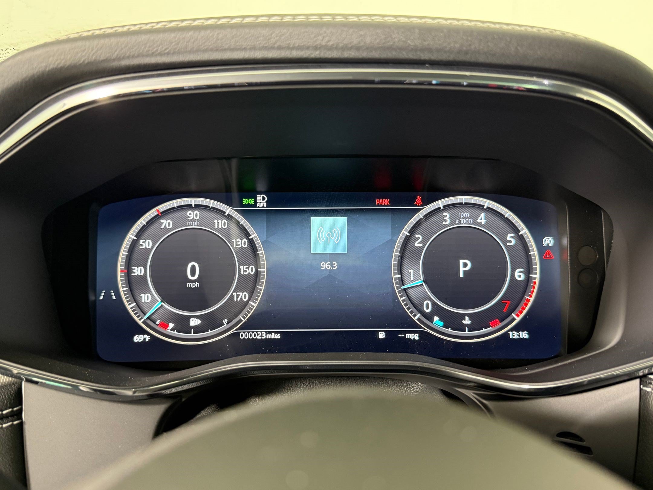 Used 2024 Jaguar XF R-Dynamic SE AWD/4WD image 18