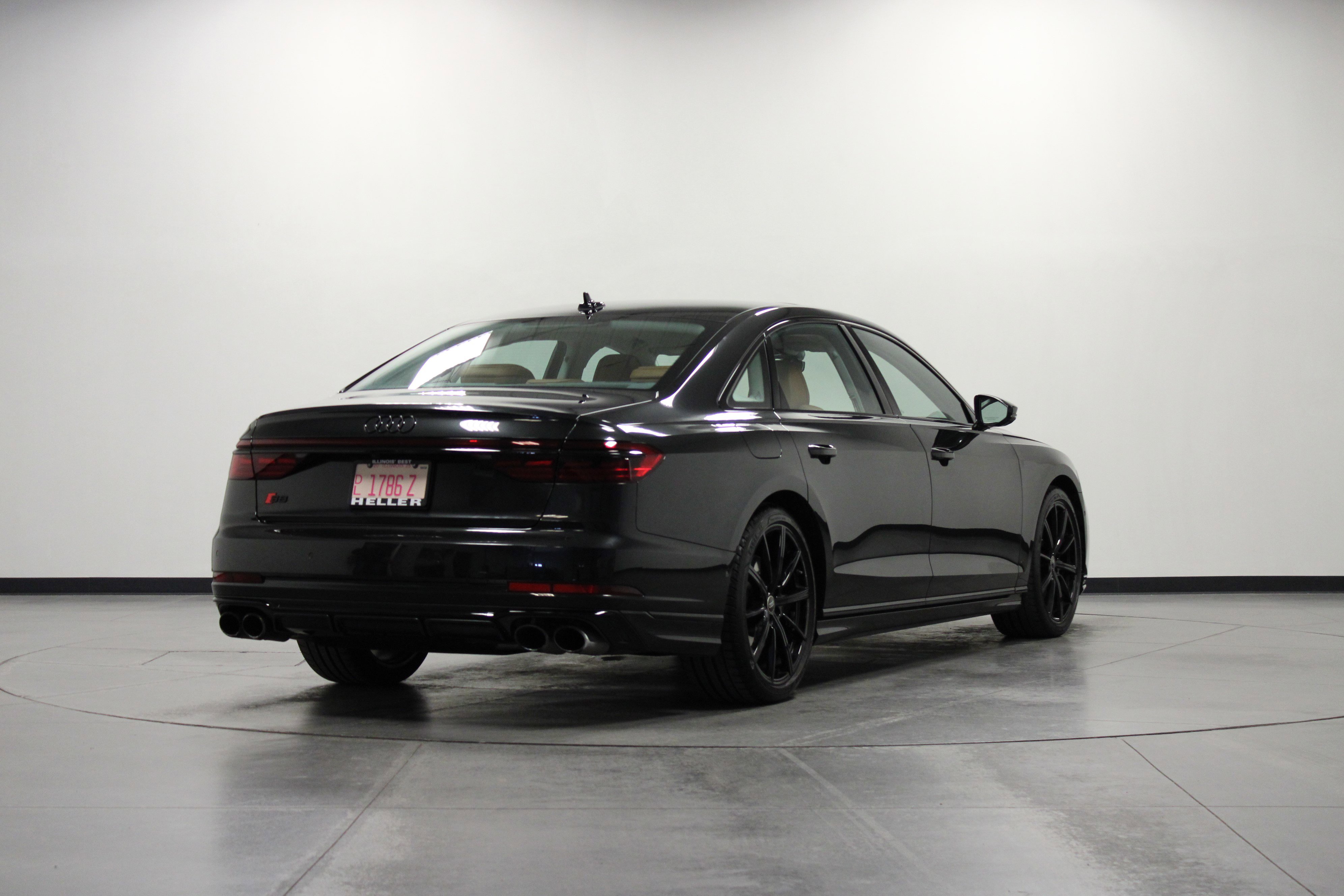 Used 2023 Audi S8 image 5