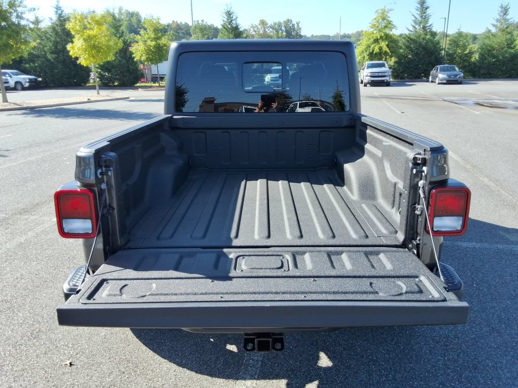 Used 2022 Jeep Gladiator Sport AWD/4WD image 16